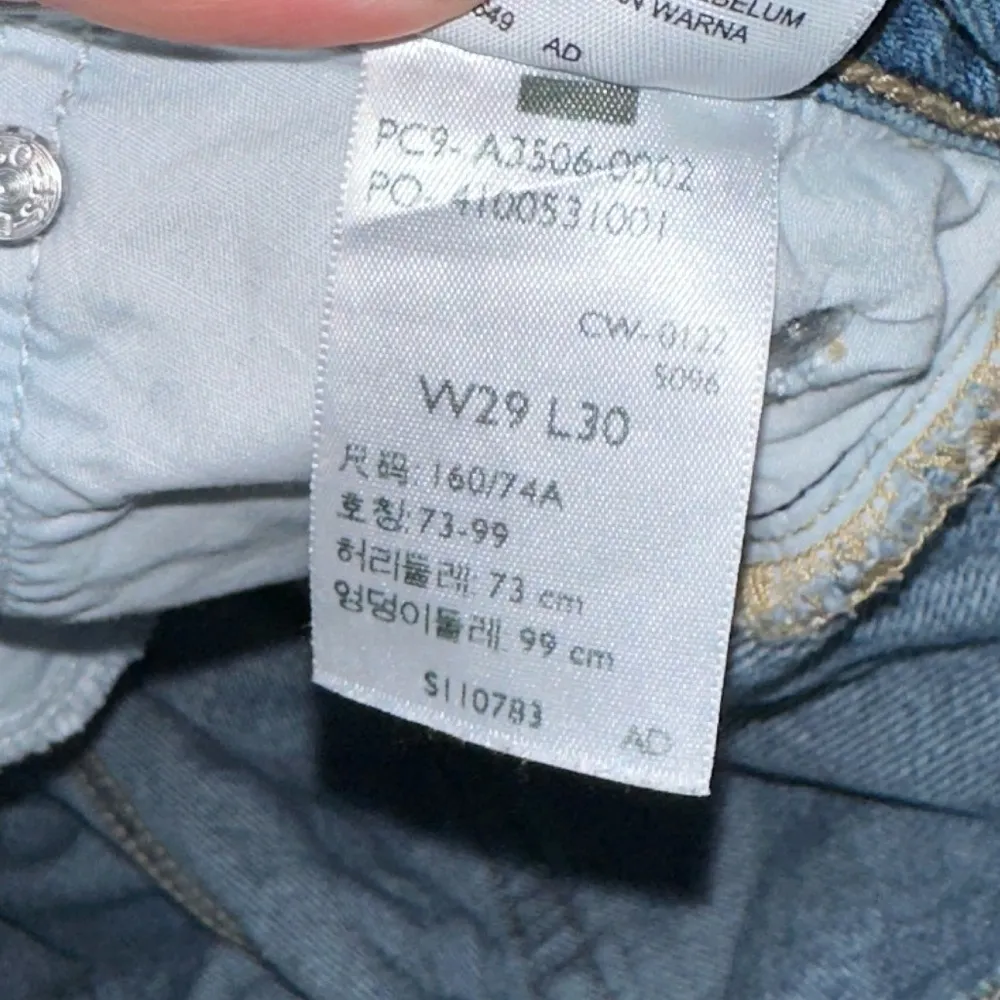 Levi’s 80s Mom Women's Jeans - Image 4