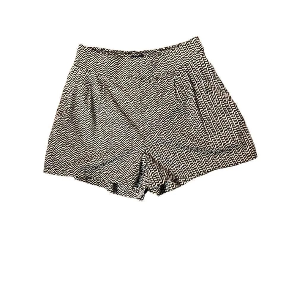 American Eagle Outfitters Chevron High Rise Shorts. White with black and gray ch - Image 3