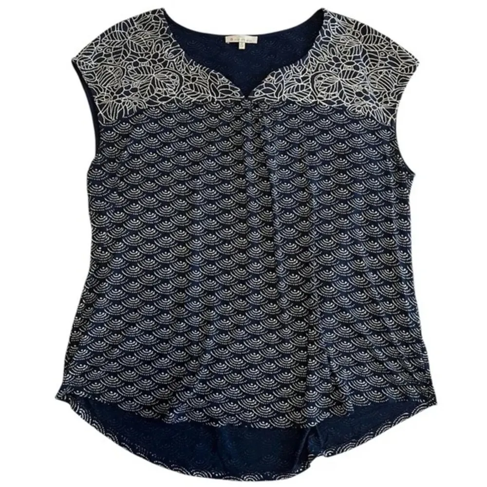 SKIES ARE BLUE Delila Embroidered Neckline Knit Top size large - Image 4