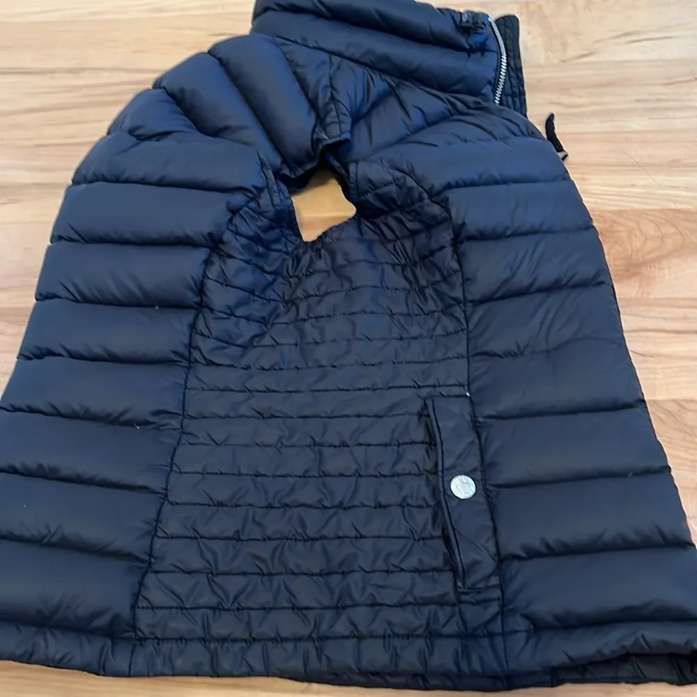 Abercrombie & Fitch Black Quilted Down Series Vest Medium - Image 9