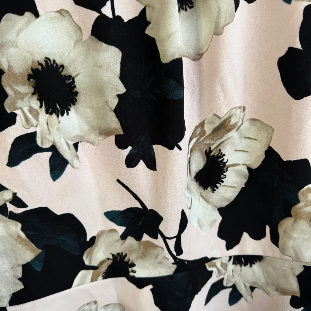 Banana Republic floral peplum blouse size large - Image 5