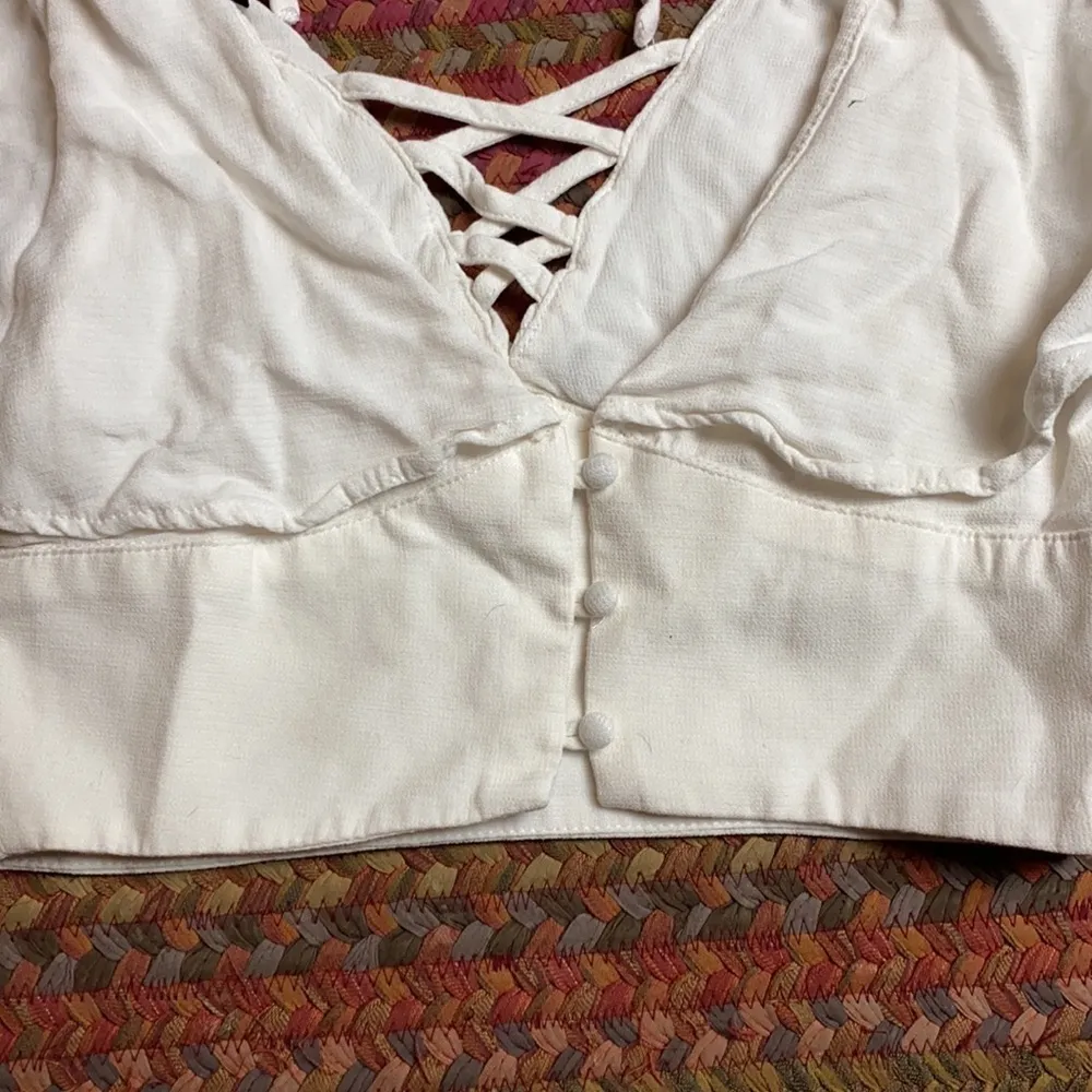 WHITE RUFFLE PEASANT CROP BLOUSE - Image 4
