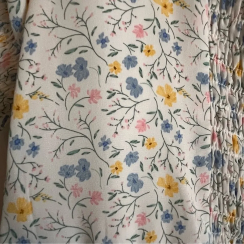 Trixxi Floral Mini‎ Dress Size Medium Milkmaid Fit and Flare Babydoll Smocked - Image 9