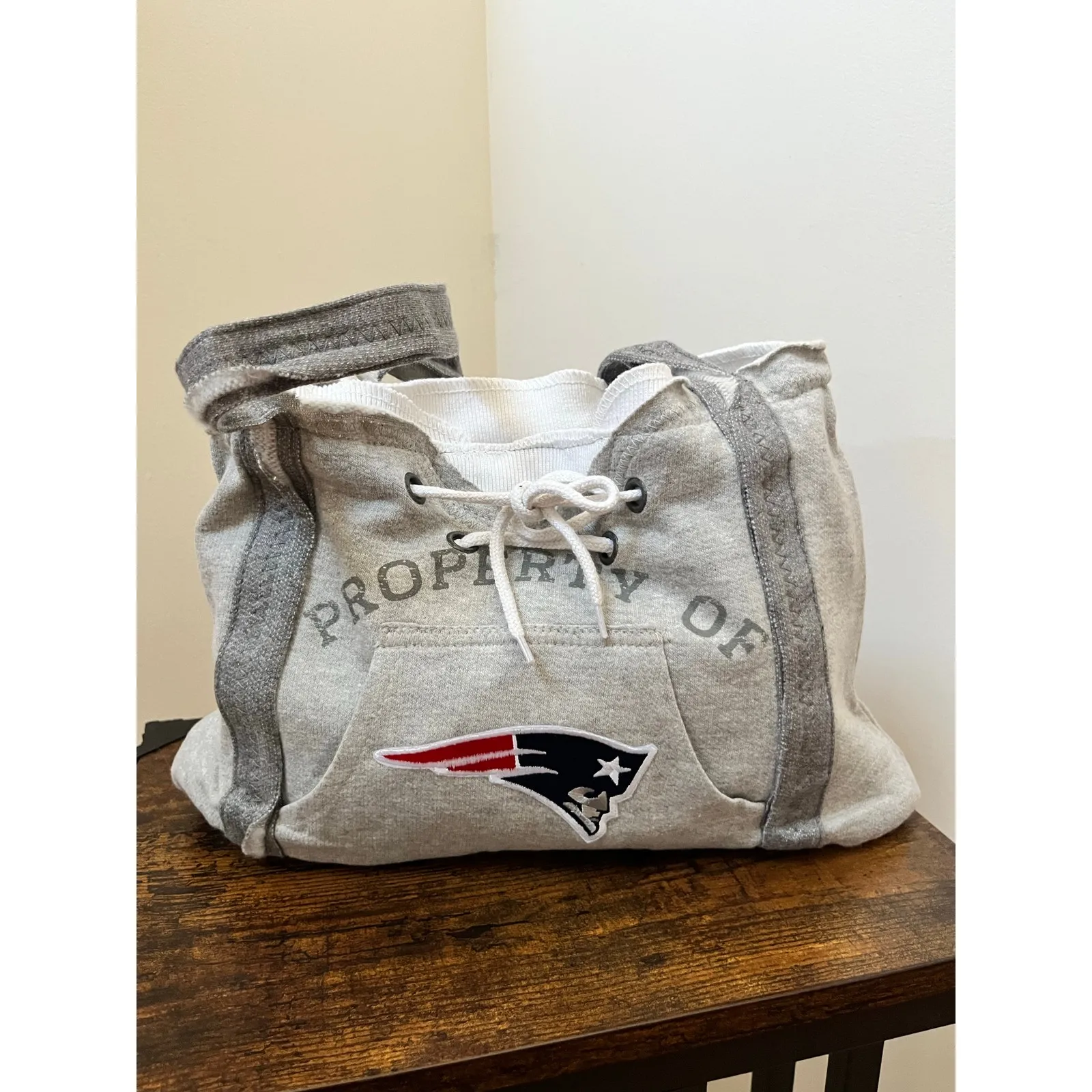 The NFL Patriots Embroidered Appliqué Cotton Hoodie Purse Kangaroo Pocket Gray - Image 2