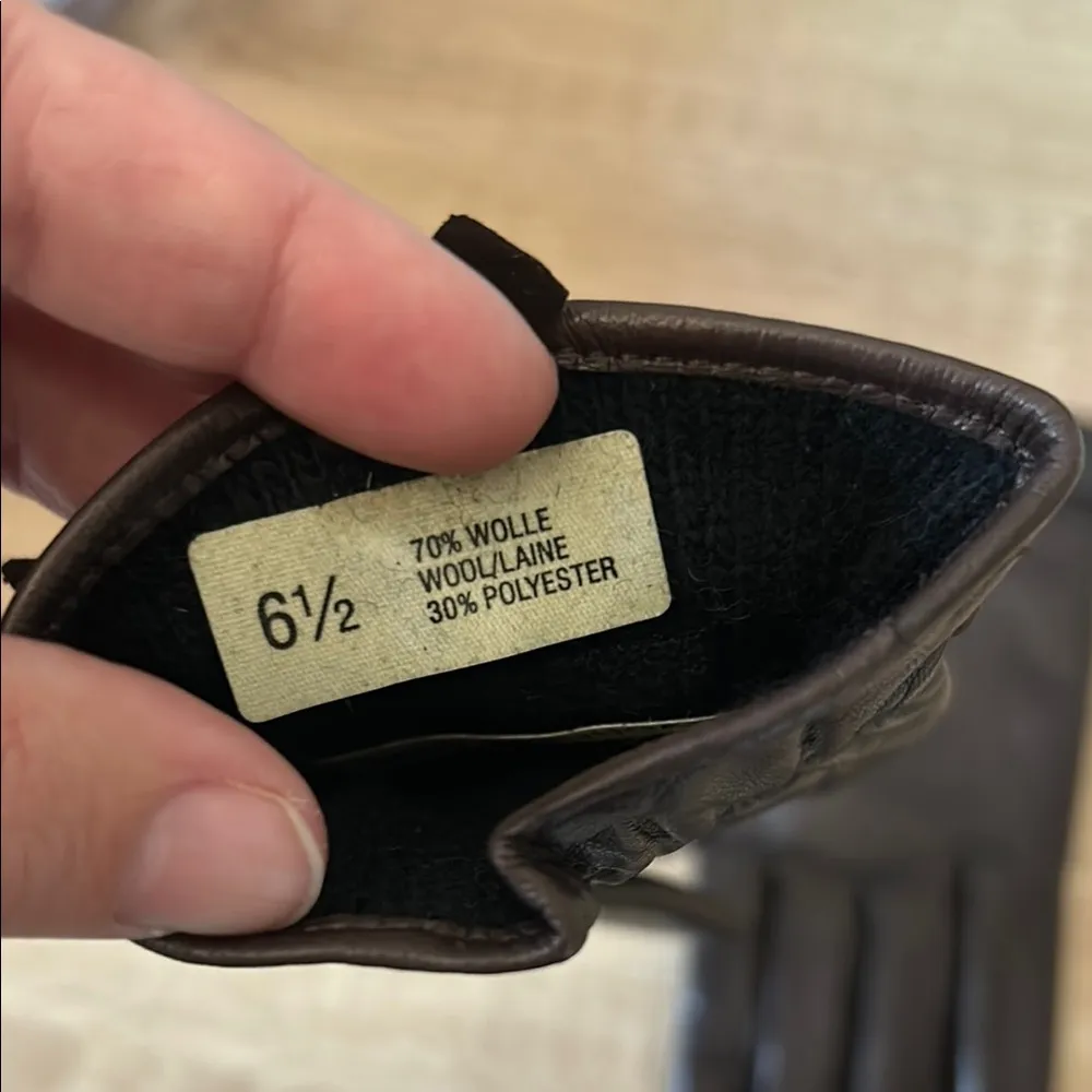 Brown Leather Gloves with Adjustable Wrist Straps - Image 2