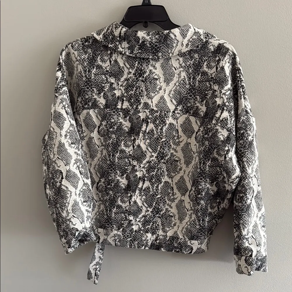Zara Monochrome Snake Print Canvas Material Jacket - Image 4