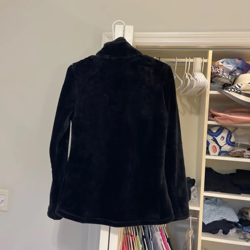 Black fleece jacket with pockets - Image 2