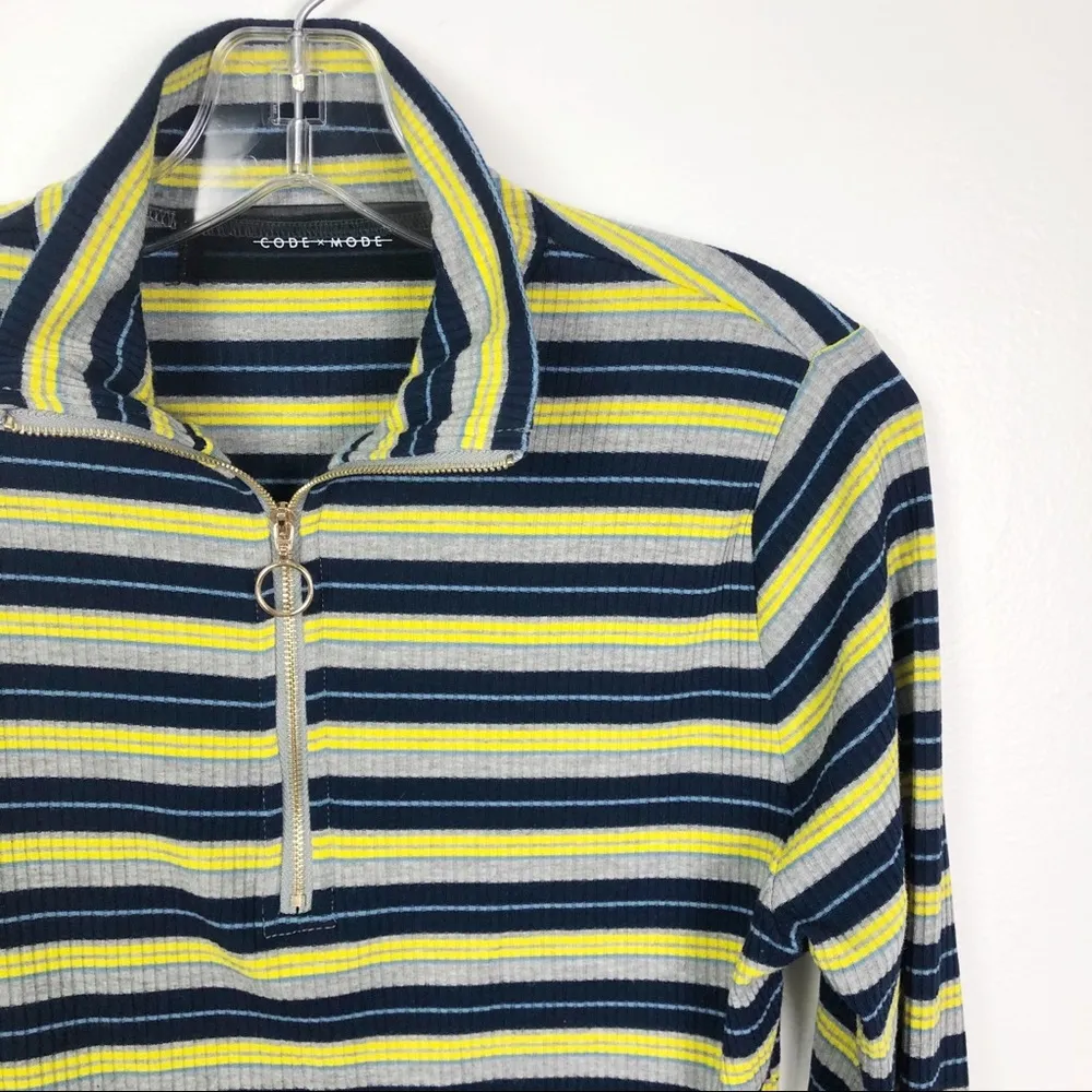 Code x Mode  Striped Mock Neck Zip Front Top Size Medium - Image 6