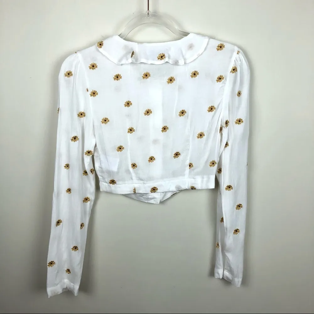 Urban Outfitters Floral Embroidered Crop Top NWOT - Image 5