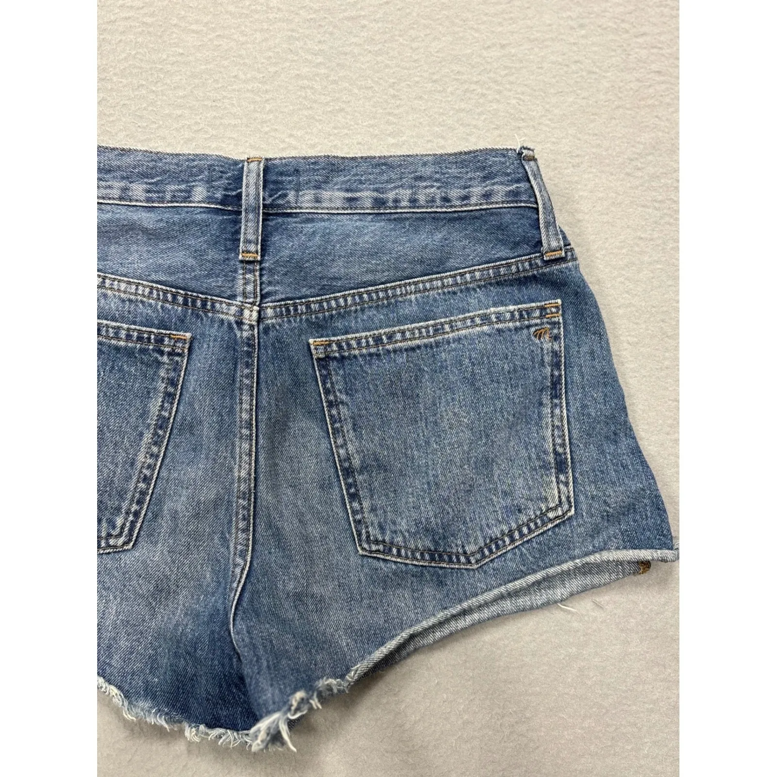 Madewell Women's 26 Relaxed Denim Shorts Raw Hem Blue Cut Off High Rise - Image 8