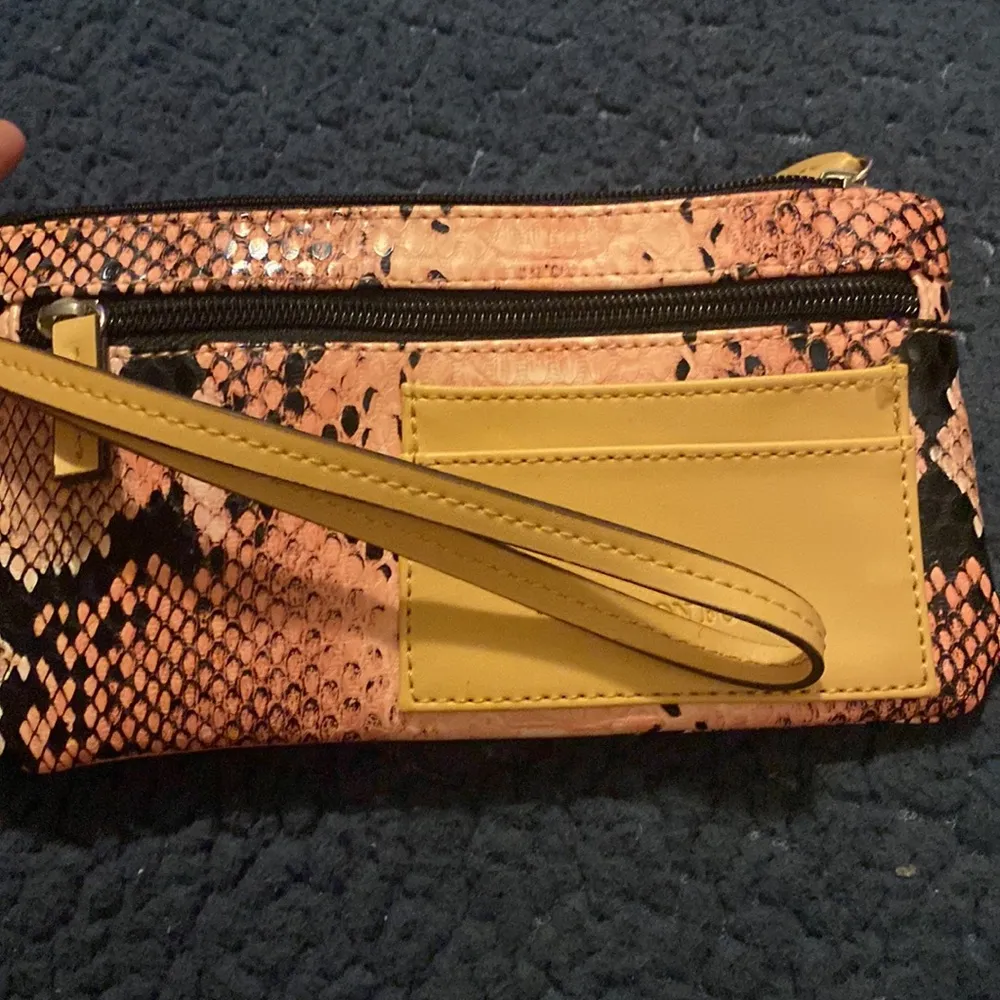 LONDON FOG Tan and Black Wristlet Snakeskin Design Clutch Pouch - Image 5