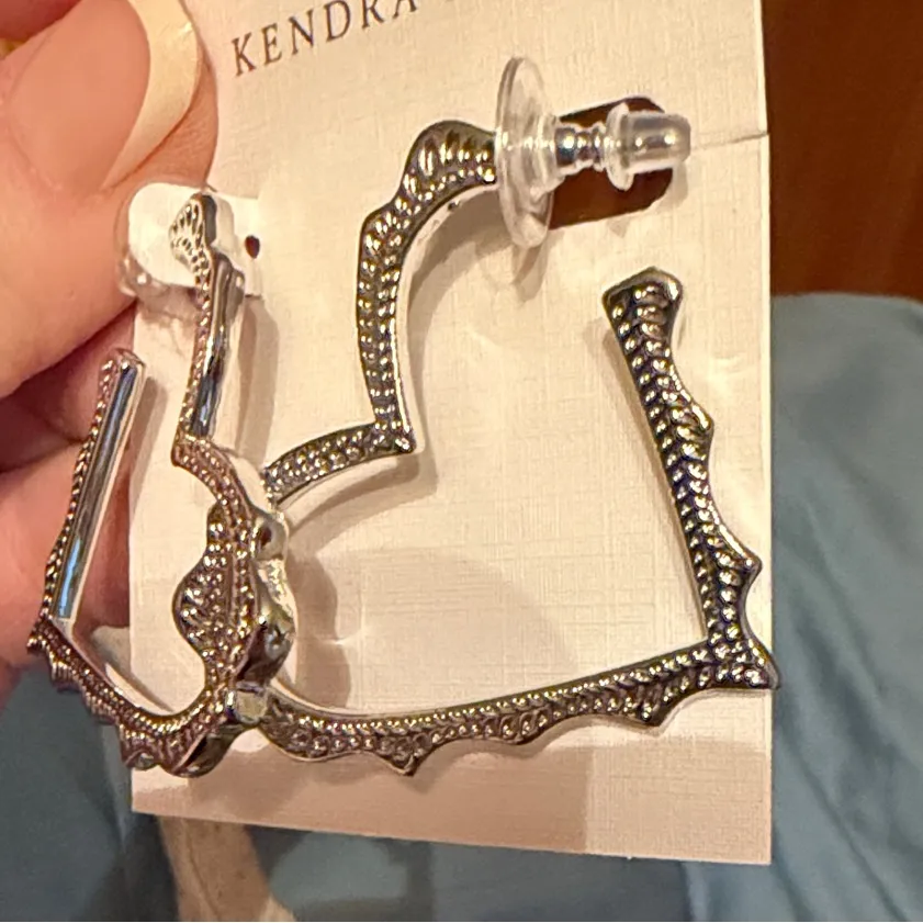 Kendra Scott Silver Valentine Hearts Earrings NWT - Image 2