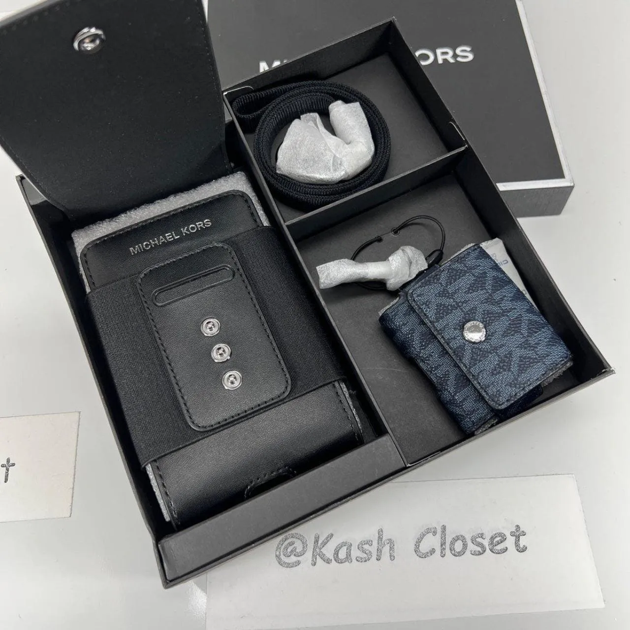 Michael Kors Admiral Blue Tech Lanyard Airpod Case Box Set - Image 6