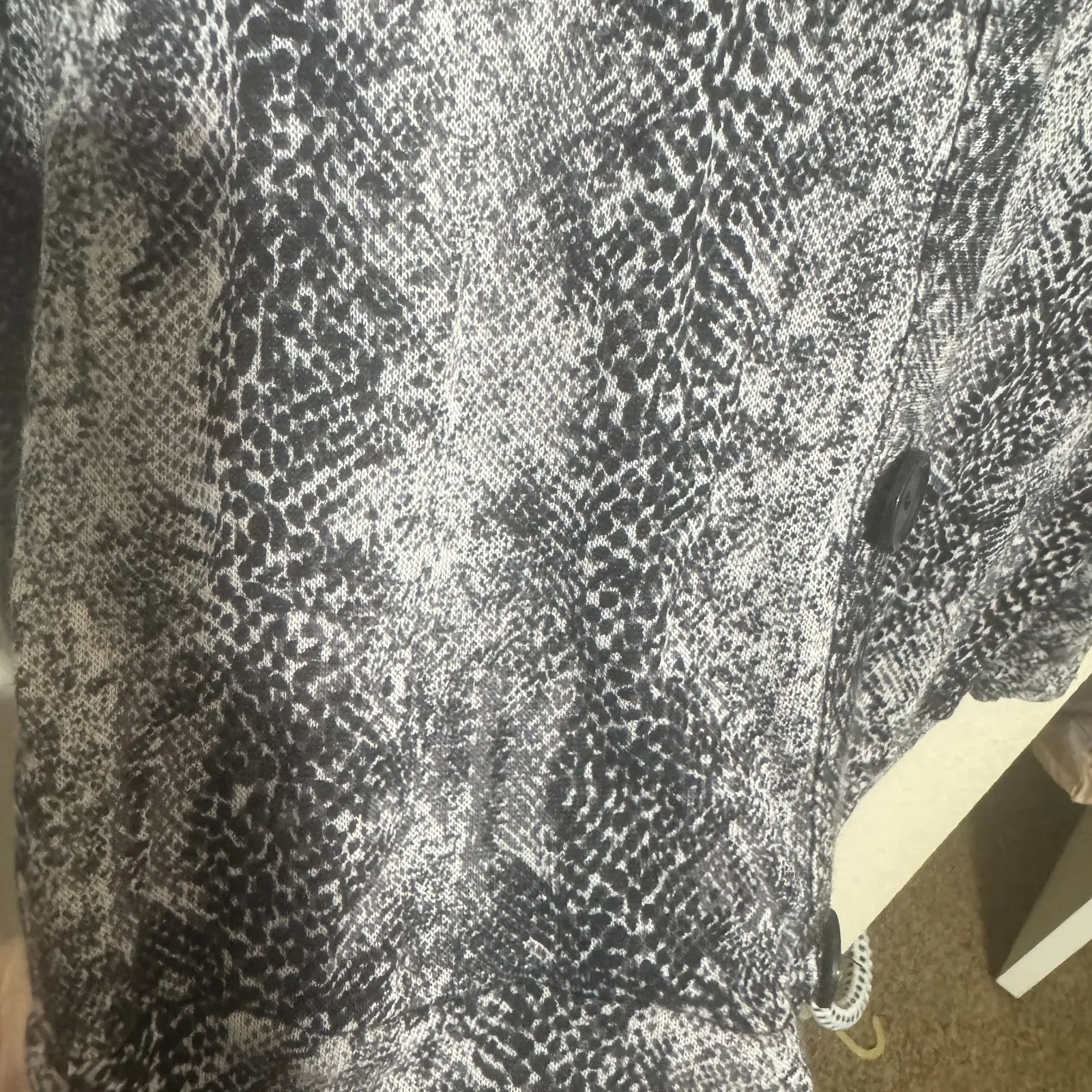 NWT French Laundry Black snakeskin print Cardigan Sweater button front long sz L - Image 3