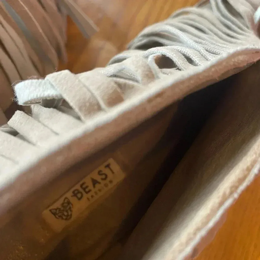 Beast Fringe leather heeled‎ booties Size 8.5 GUC! Bin D Tan - Image 6