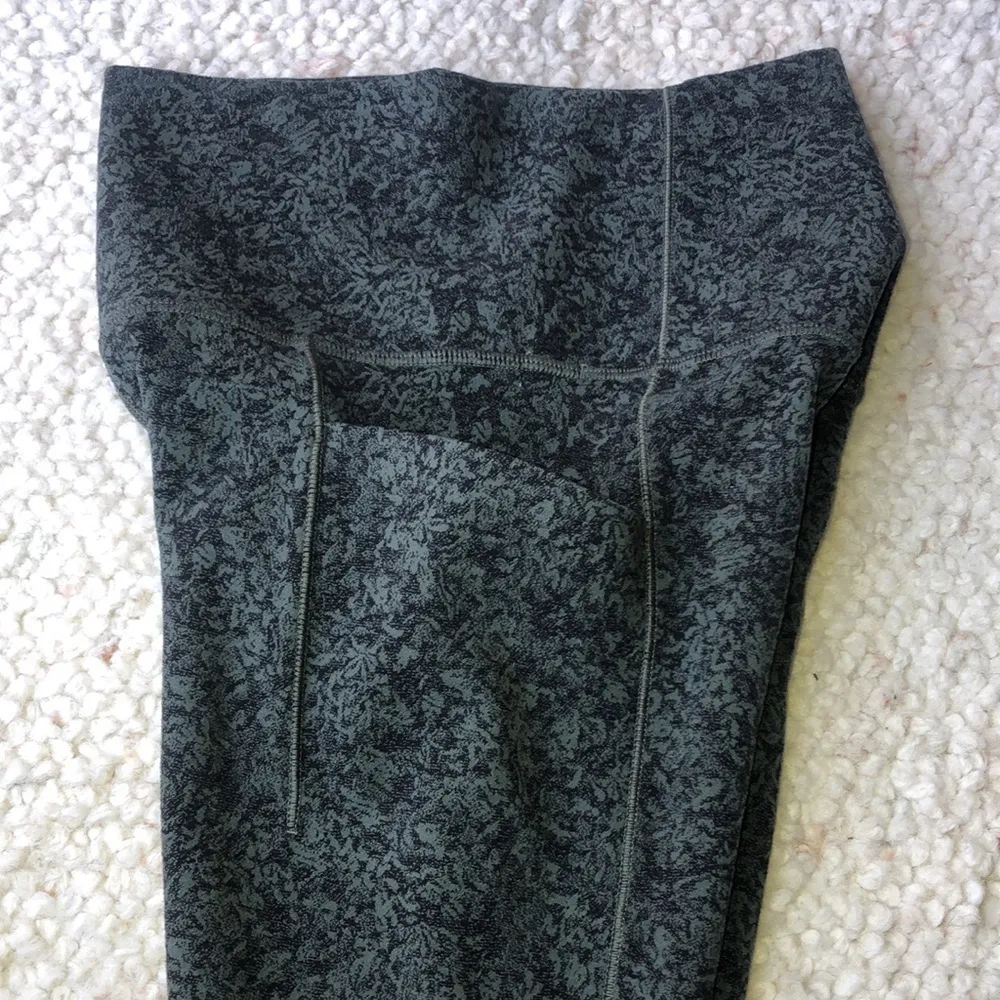 Athleta‎ Salutation Stash Pocket II 7/8 Tight Legging Jacquard Moonflower XXS - Image 7