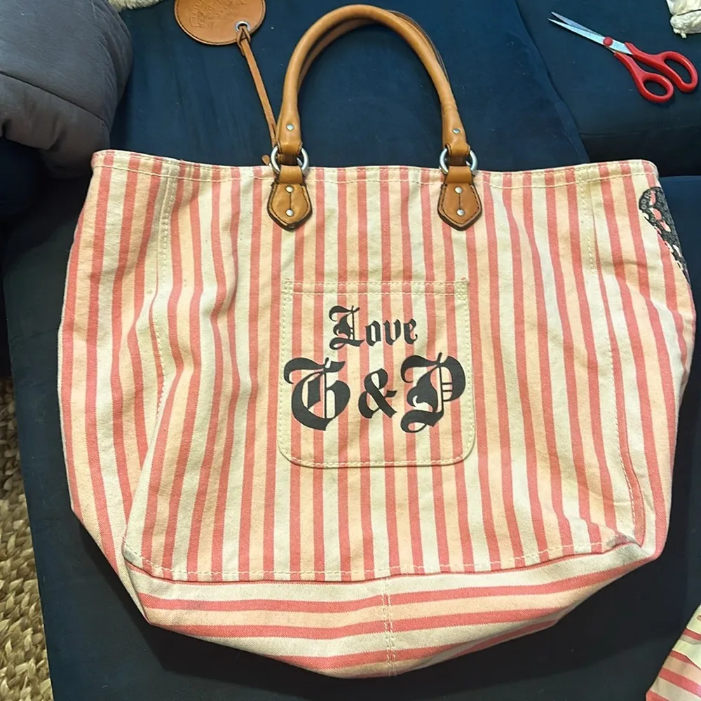 Juicy Couture Canvas Tote with makeup bag - Image 7