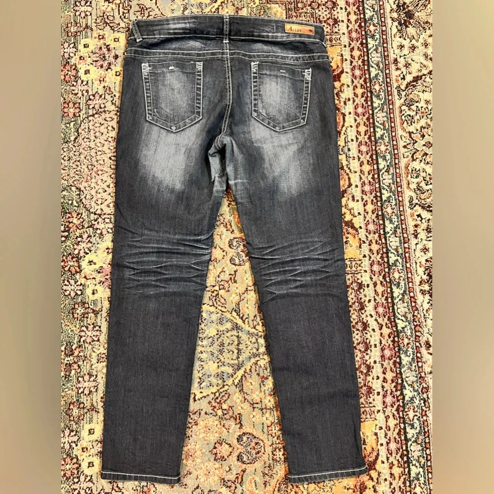 WILL NOT TAKE LESS Women’s Alloy Straight Leg Jeans Gray Size undefined - Image 4