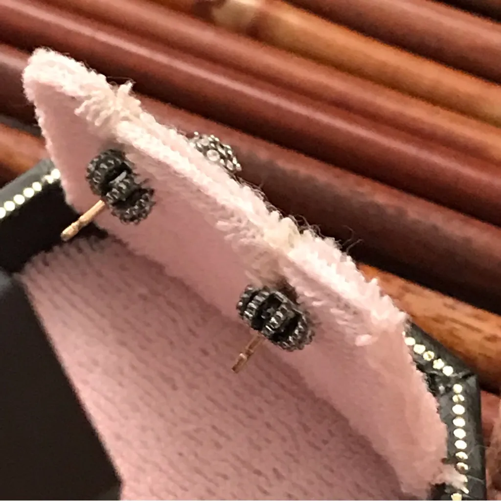 Juicy Couture Post Silver Tone Stud earrings NIB - Image 5