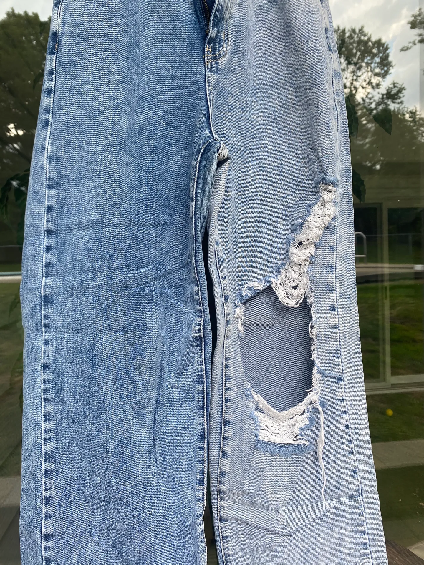 Colorblock Ripped Jeans - Image 4