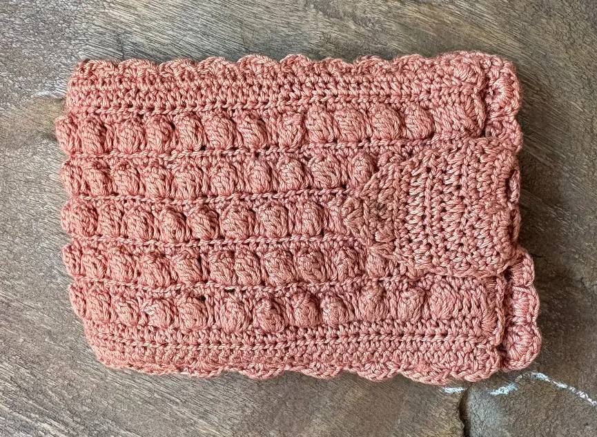 Vintage handmade crocheted bifold terra-cotta women's wallet 5 x 3.5 inches - Image 1