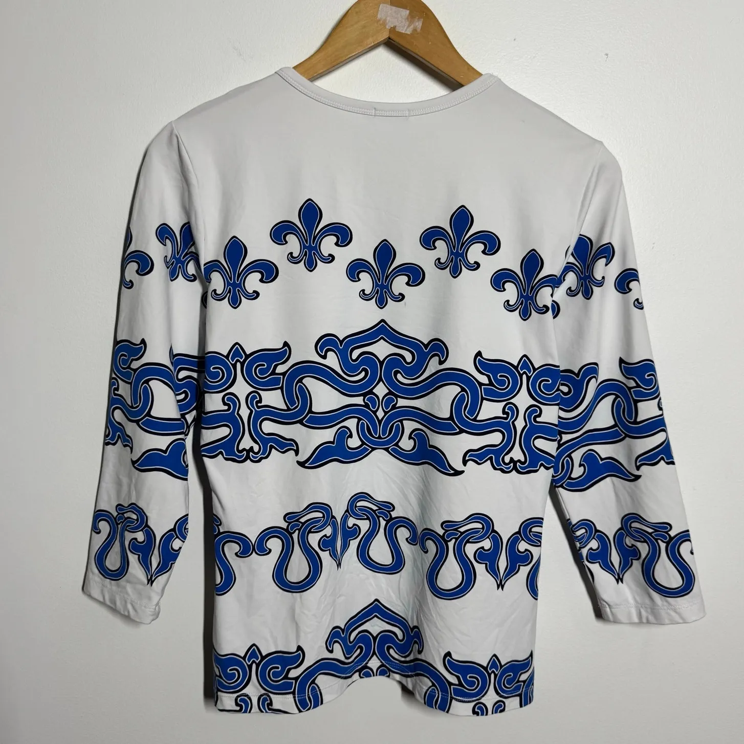 J McLaughlin Top Women M Blue Fleur De Lis Print Signature Catalina Cloth Prep - Image 2