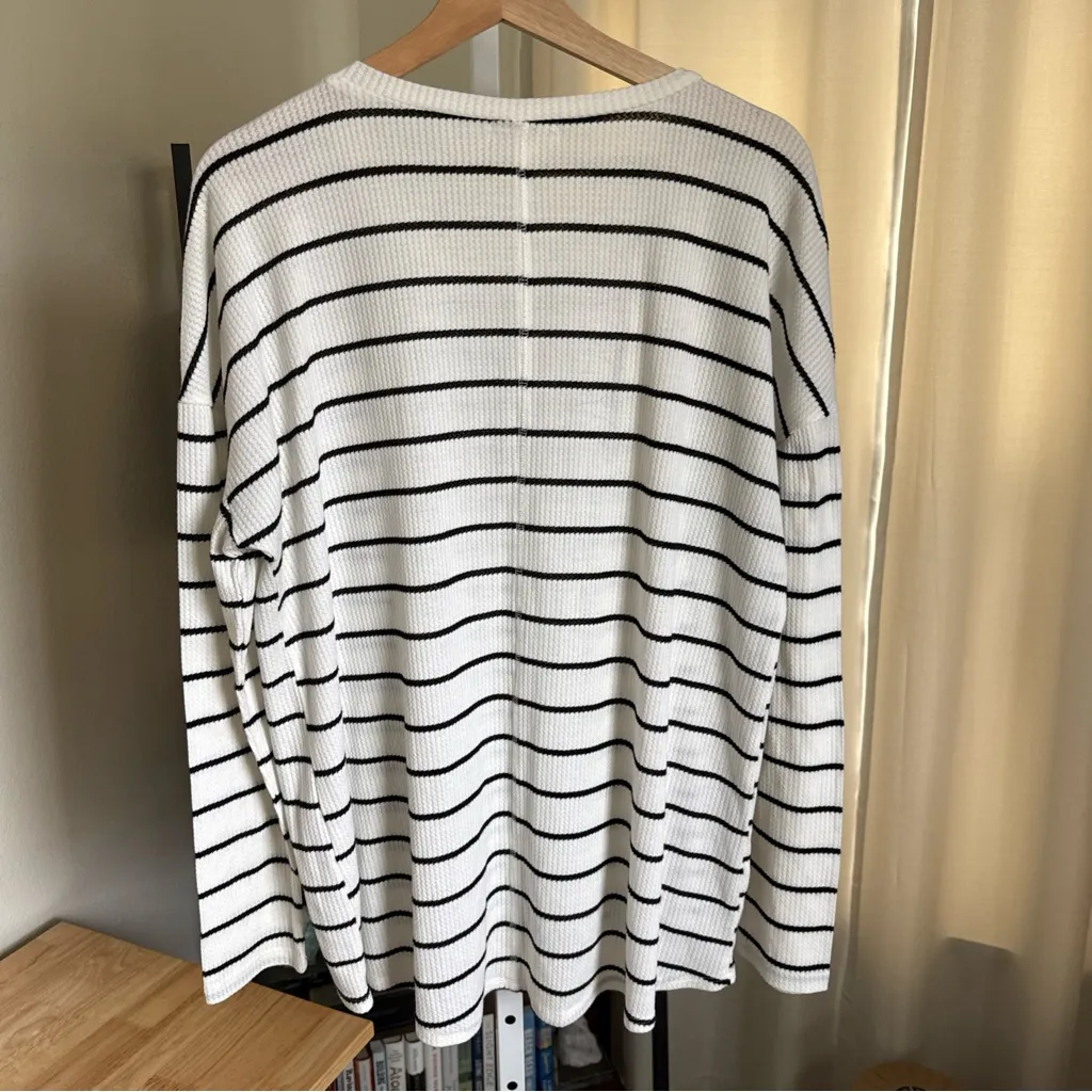 Love On A Hanger Womens Longsleeve White/black Striped Sweater With Pocket Sz L - Image 6