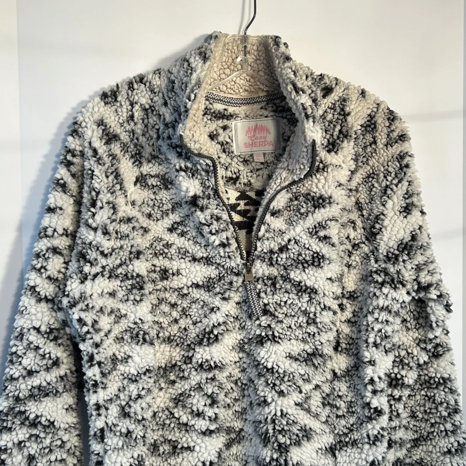 Cozy Sherpa Women's Grey Ikat Aztec Fleece Pullover Sweatshirt Size L - Image 4