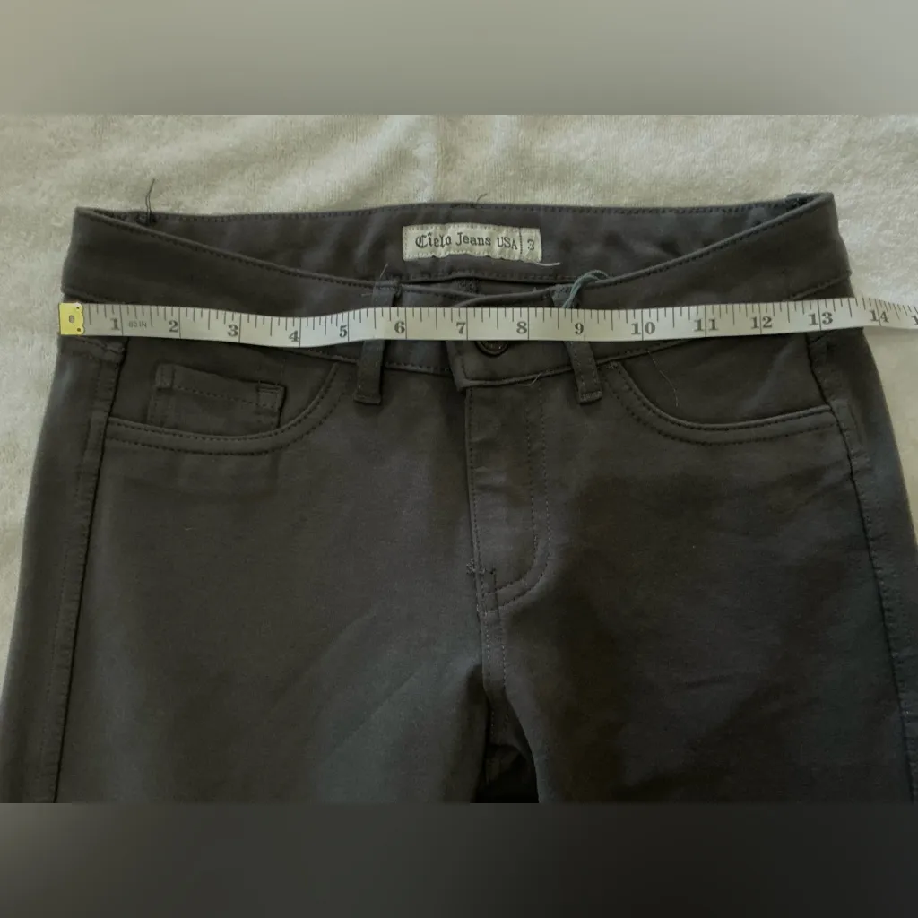 The Cielo Women's Soft Pants Size 3 dark gray skinny stretch low rise Small - Image 2
