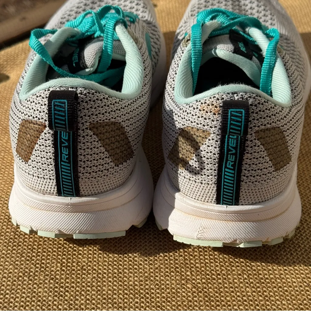 Brooks Revel 4  Women's Size 8.5 Athletic Shoes in Gray and Teal - Image 5