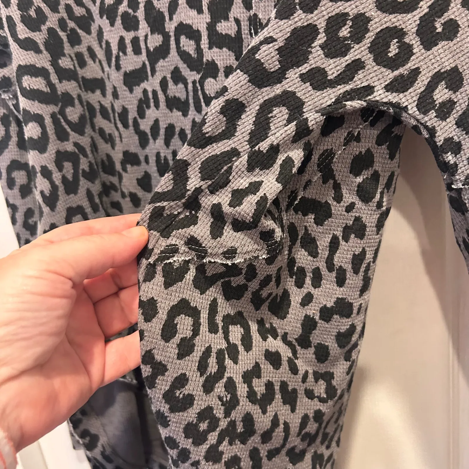 Lucky Brand Leopard Print Long Sleeve Thermal Top Women Size Large‎ Boho Grunge - Image 3