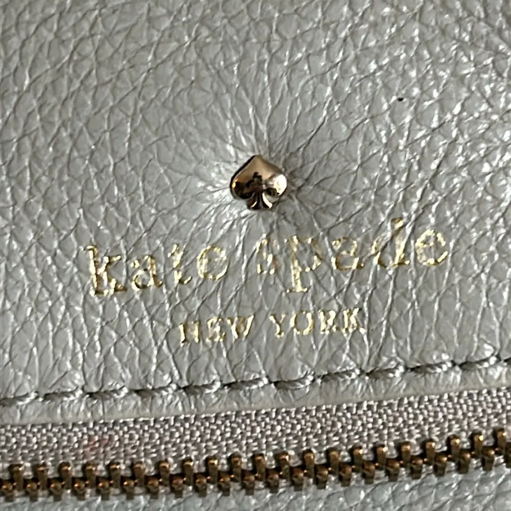 Kate Spade Cobble Hill Mini Carson Crossbody Leather Bag with Adjustable Strap - Image 3