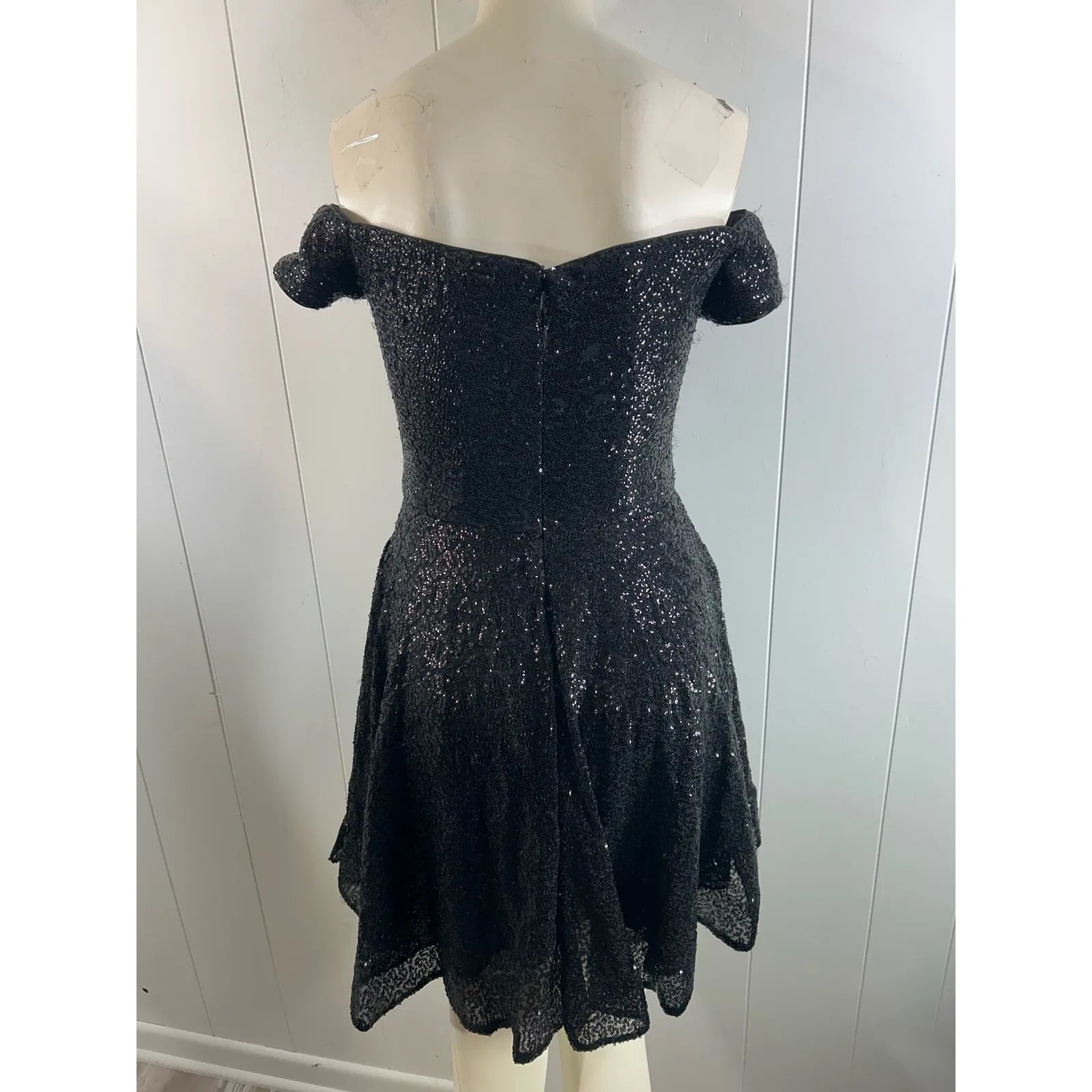 La Femme Off the Shoulder Sequin Homecoming Mini Dress in Black Size 6 NWOT - Image 6