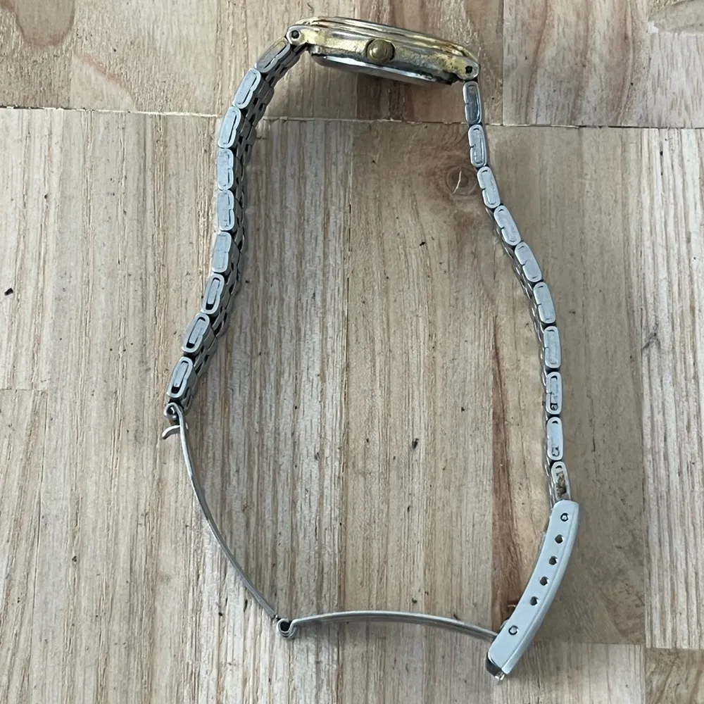 Vintage Ladies Watch Black Silver Dial Gold/Stainless Bracelet - Image 7