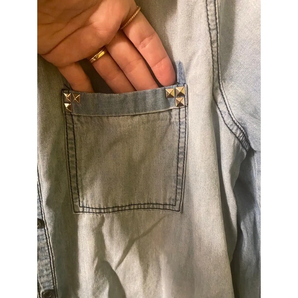 Denim button up shirt studded pockets size M - Image 3