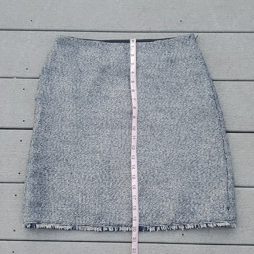 Banana Republic 6 Tall BoucleTextured Fringe Hem Pencil Skirt with Pockets - Image 8