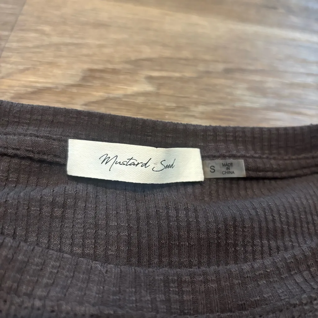 Mustard Seed Women’s Dark Grey Sleeveless Ruffled Blouse Top Small Casual Dressy - Image 3