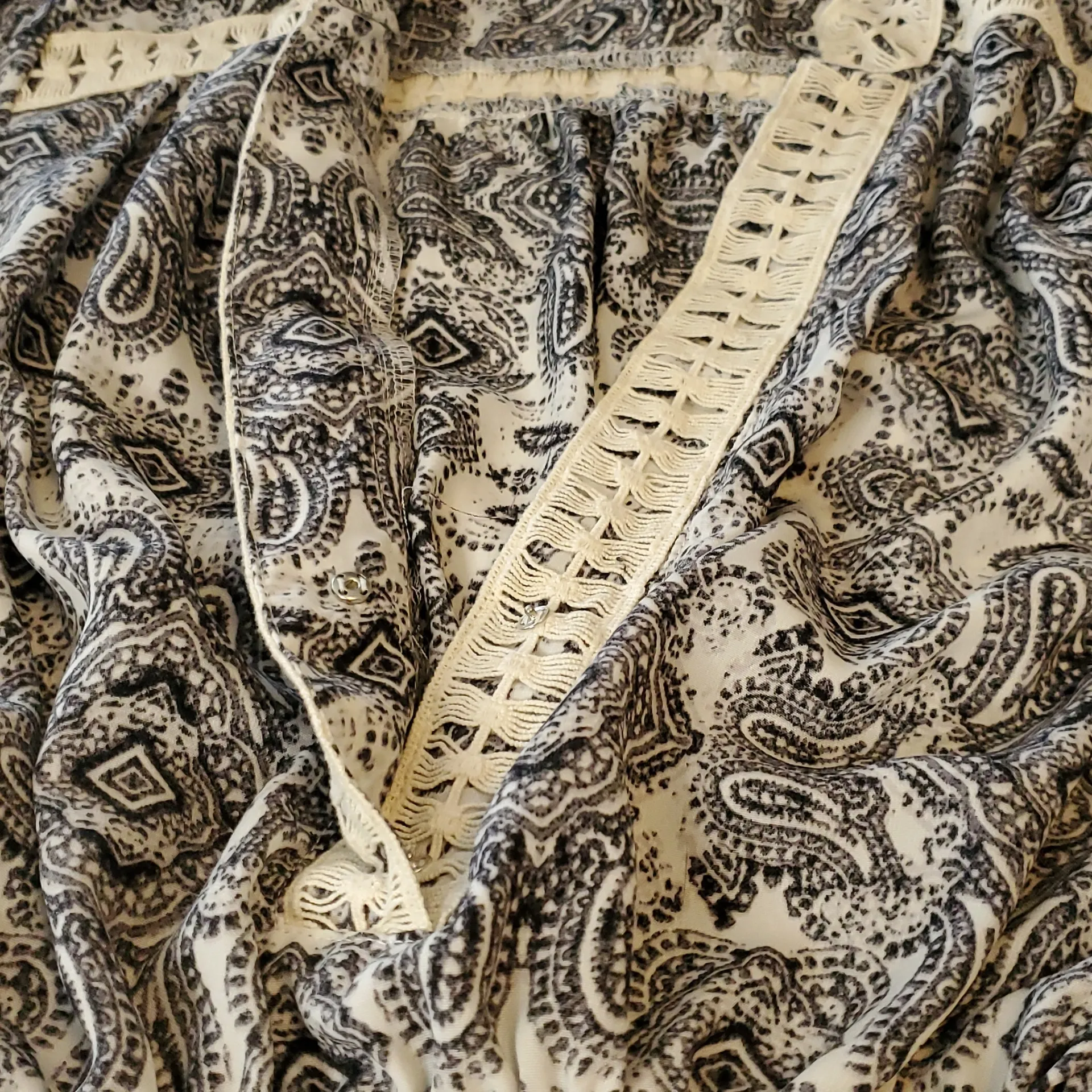 Romeo & Juliet Couture♡ Black and White Patterned Romper - Image 8