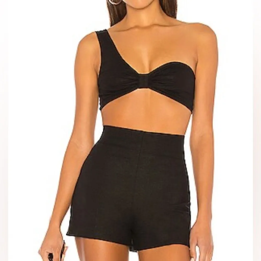 MAJORELLE Tallahassee Top in Black Crop One Shoulder - Image 6