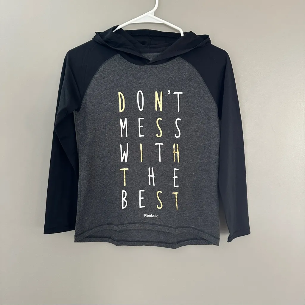 Striped White Crop Top with Multicolor Accents - Image 6