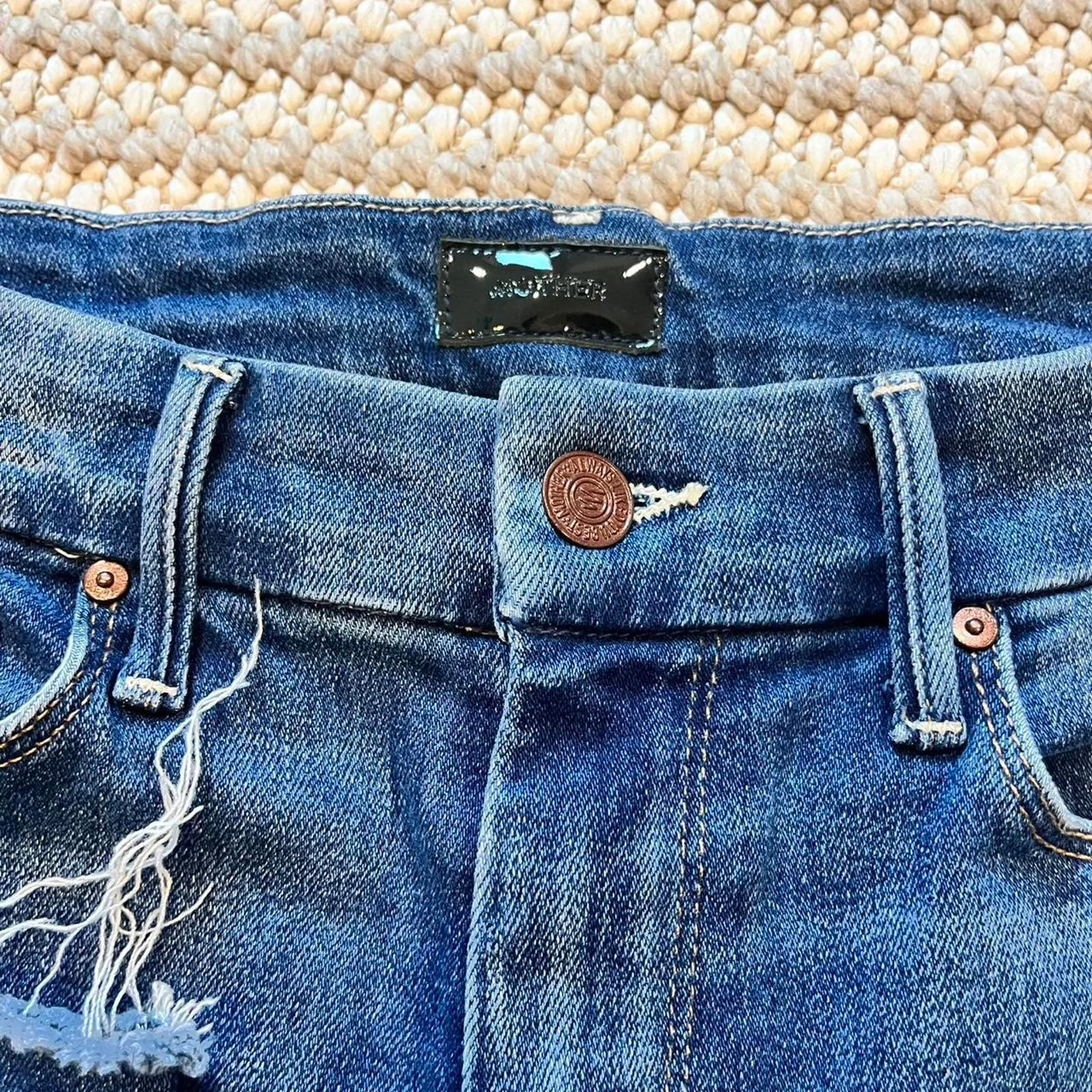 MOTHER The Looker Ankle Fray in Satisfaction Guaranteed Blue Size 27 - Image 3