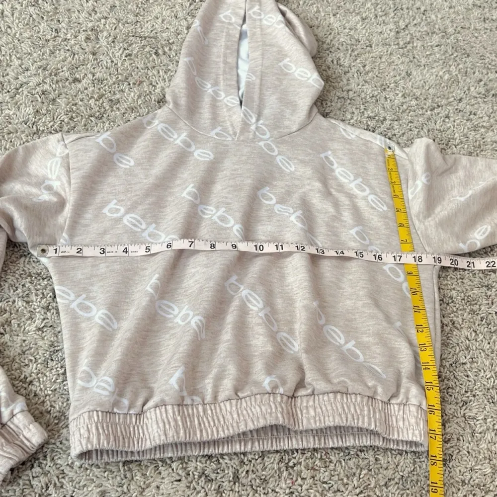 Bebe cropped hooded logo long sleeve sweatshirt pullover white cream medium - Image 6