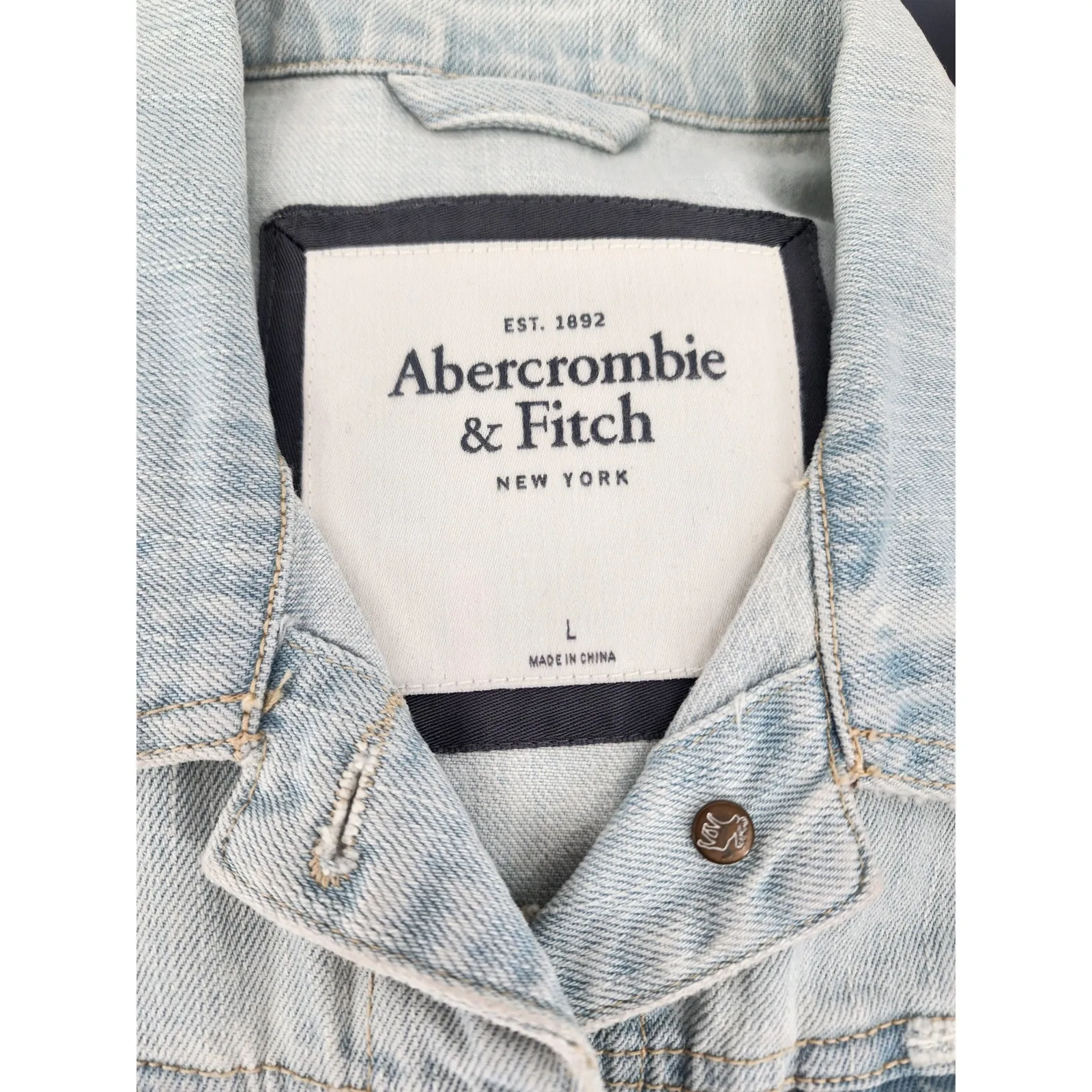 Abercrombie & Fitch Light Wash Distressed Denim Vest Women's Size Large - Image 4