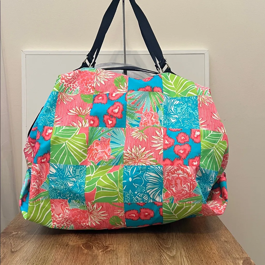 LeSportSac x Lilly Pulitzer Weekender Duffle Bag in Purrrfect Patch - Image 2