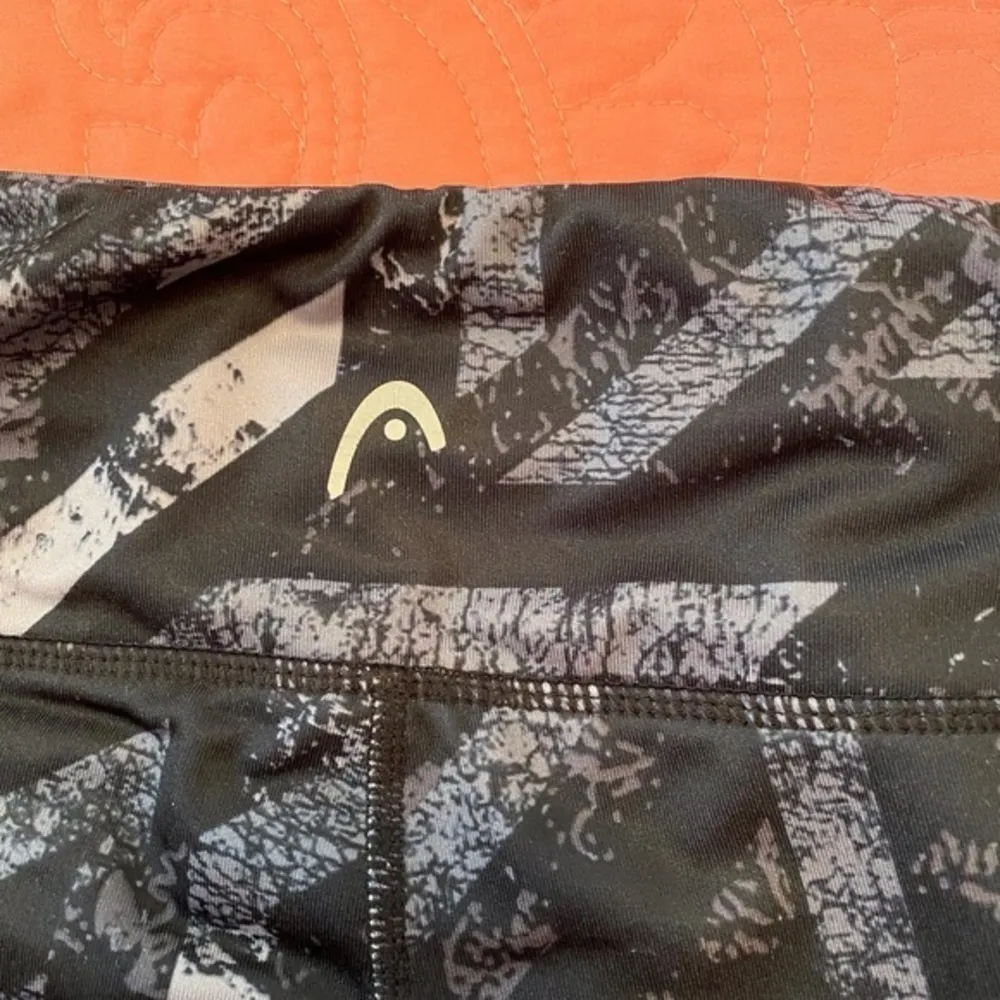 Head Womens Athleticwear Leggings Capri Size L Black White Camouflage Yoga Gym - Image 3