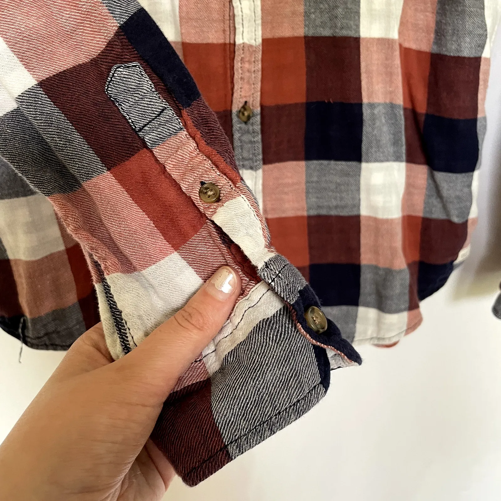 Wave zone women's size L red blue white checkered long sleeved button down top Size L - Image 6