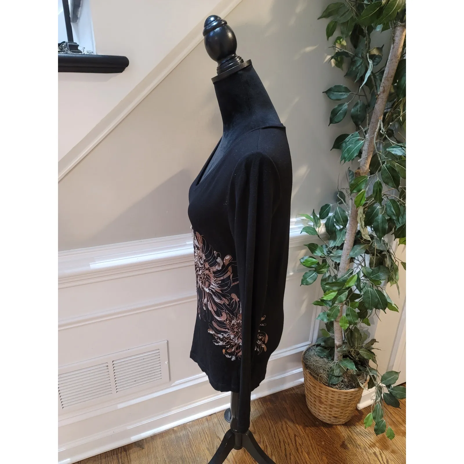 CAbi Top Women's Size L Black Long Sleeve V Neck Floral Sequin Beaded Stretch - Image 7