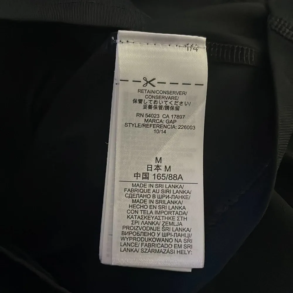 NWT Gap Fit Black built in bra fitted athletic tank - Image 3