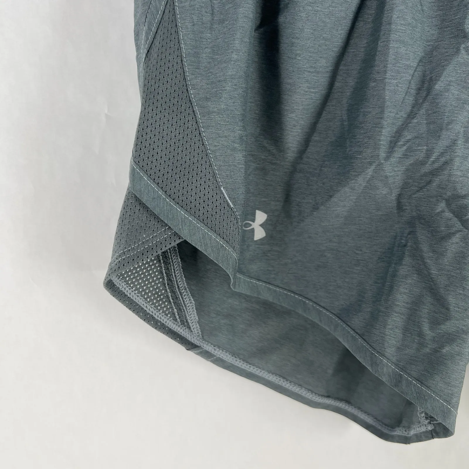 Under Armour Heatgear Fly By 2.0 Running Shorts Womens XS Gray Mesh Sweat Wicks - Image 3