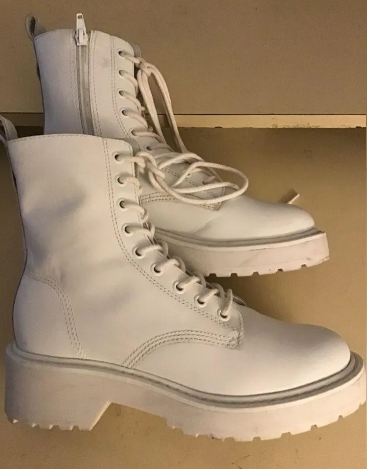 women white leather combat Tornado boots size 6.5 - Image 5